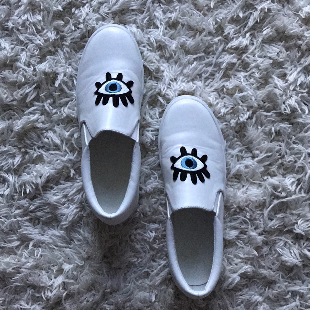 White sneakers with blue eye